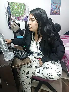 yournaughtyandsexyprinces's cam snapshot