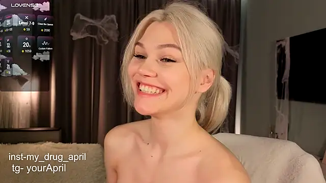 MyApril live sex cam