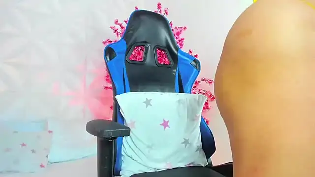 dania_miller_'s cam snapshot