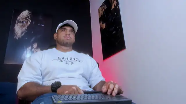 Big_furry_bear13's cam snapshot