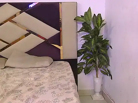 Lovelyy-couple live sex cam