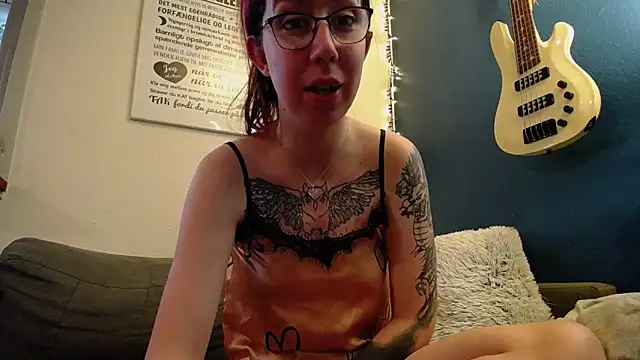 TattooedGirlDK live sex cam