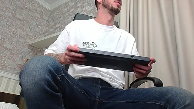 JonahShaw's cam snapshot