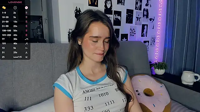 lovelyalivia's cam snapshot