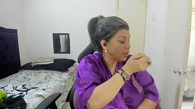 vikyadams's cam snapshot