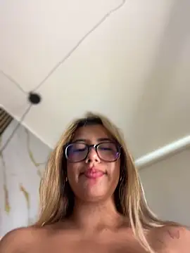 sara_calderon's cam snapshot