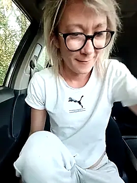 Timide_girl17's cam snapshot