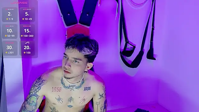 AliceandMax's cam snapshot