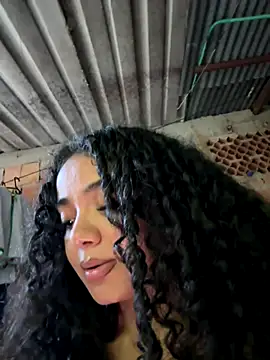 Curlyierr live sex cam