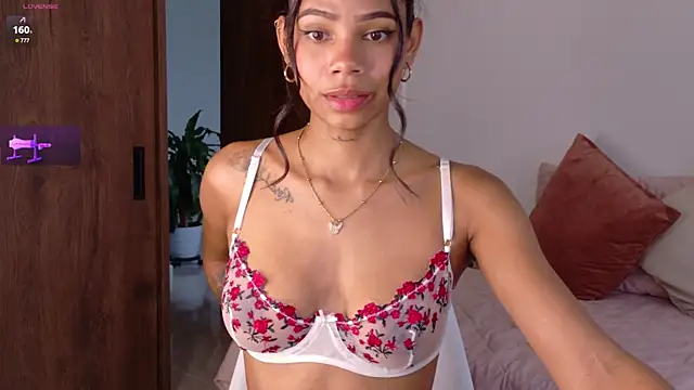 camila_moretti's cam snapshot