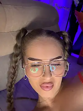 AubrieleRouj1's cam snapshot