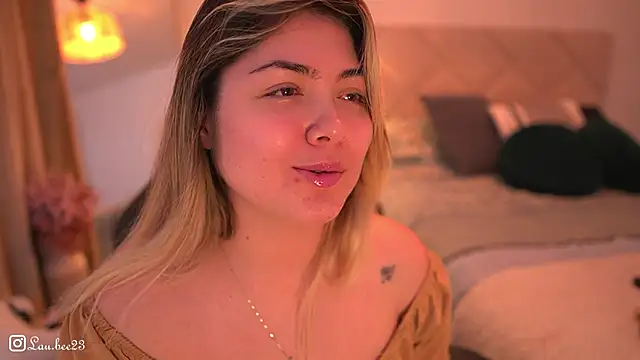 Lau_Bee's cam snapshot