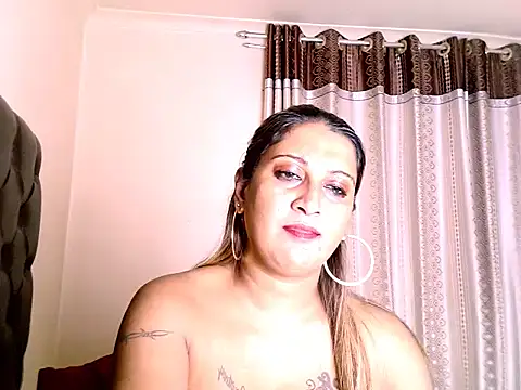 eroticbeauty37's cam snapshot