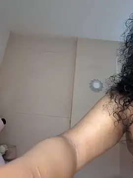 ItsLeyaa's cam snapshot