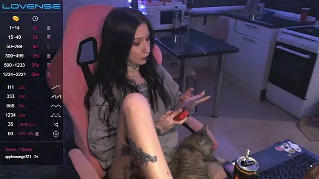 yngmilf's cam snapshot