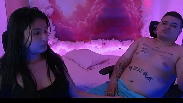 Charly_and_laura's cam snapshot