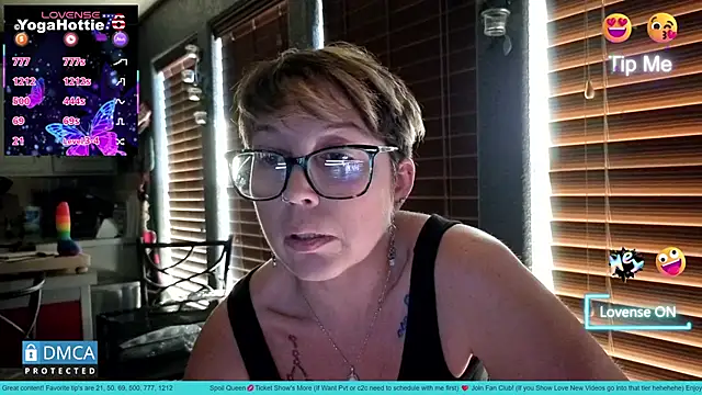 YogaHottie76's cam snapshot