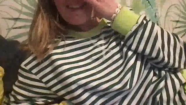 MeluaMauritius's cam snapshot