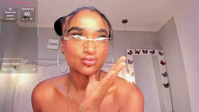 EsmeraldaNyx's cam snapshot