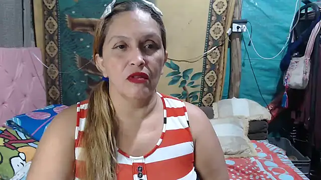 mom_son_dirty's cam snapshot