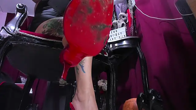 MeGoddesSara's cam snapshot