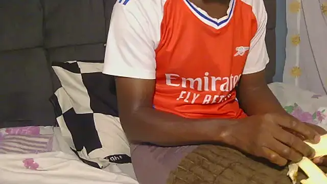 Adoteijr's cam snapshot