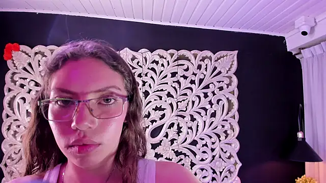 Alaia_Johnson's cam snapshot