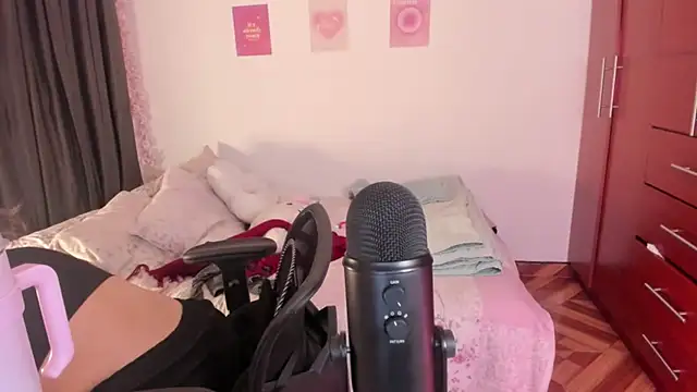 StephaniFox's cam snapshot