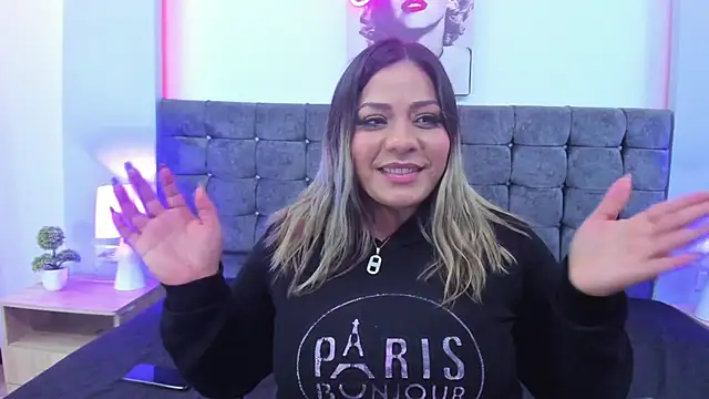 isabella_horney_'s cam snapshot