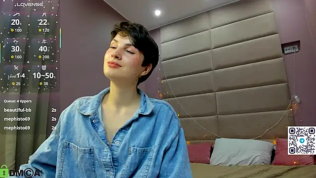 Adeline_Perle's cam snapshot