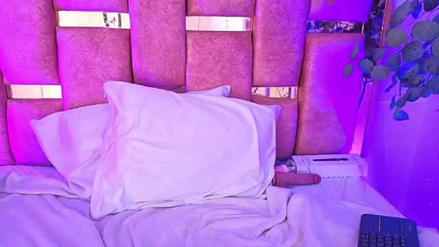 paulette_dupont's cam snapshot