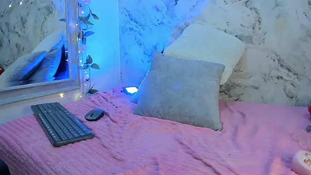 Jiah_Park's cam snapshot