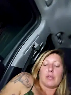 SheIsSomething's cam snapshot