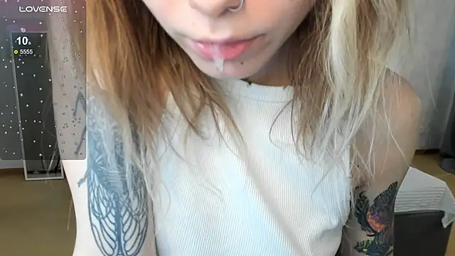 tattoo_art_baby's cam snapshot