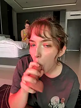 Nura_n_Sarah live sex cam