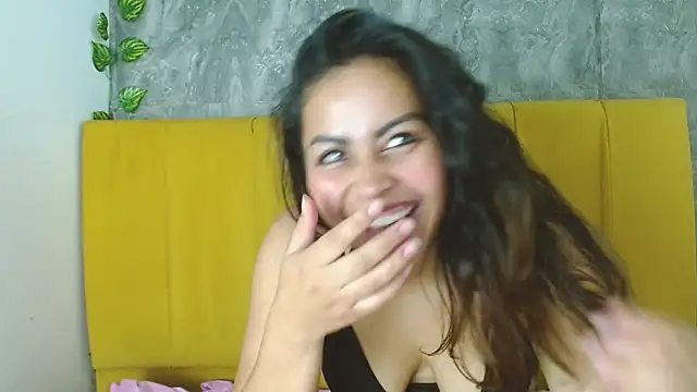 amara_leoncm's cam snapshot