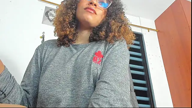 Ada_gales_'s cam snapshot