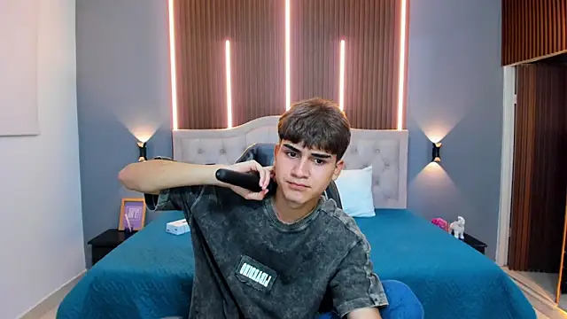 Tommy18__ live sex cam