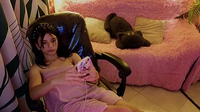 kathie_lozada's cam snapshot