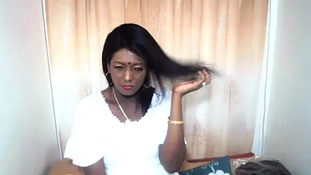 Indianpeaches's cam snapshot