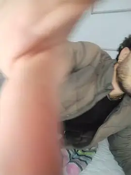 Violet_and_Paul's cam snapshot