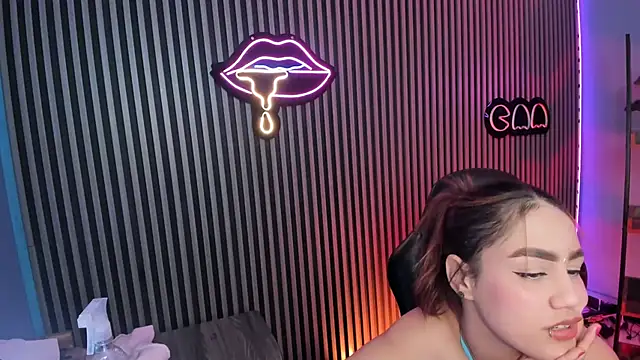 emily_roberts1's cam snapshot