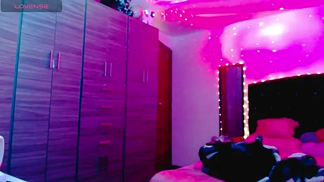 holy_juli's cam snapshot