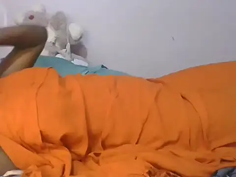 Horny_slut23's cam snapshot