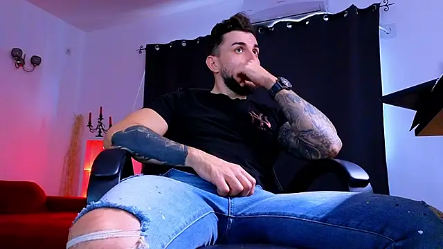 MightyAaron66 live sex cam