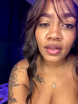 riri_brunnete's cam snapshot