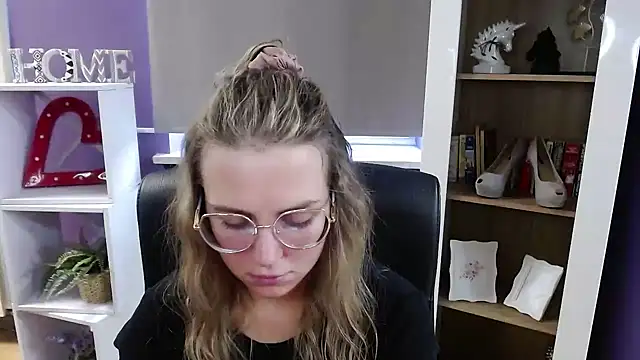 Zoey_Erotic's cam snapshot