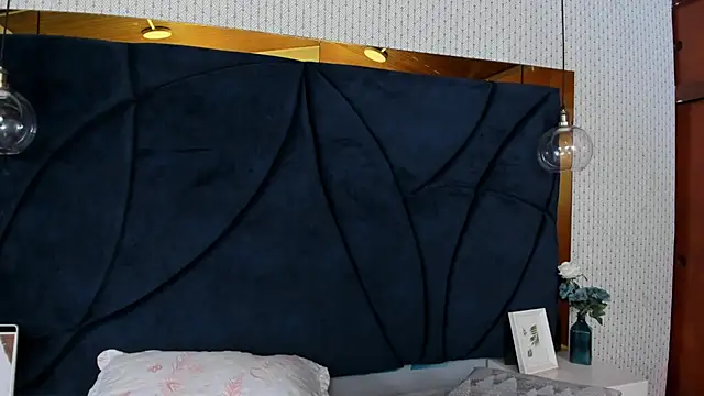 LARISSAEVANS's cam snapshot