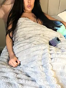 SECRETBELLAUK's cam snapshot