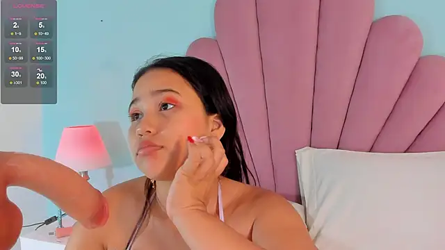 emma_clarke_'s cam snapshot